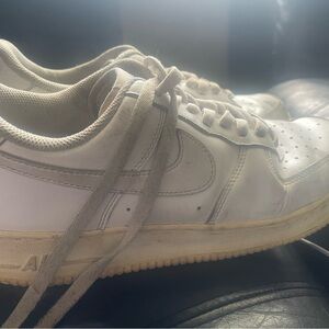 Nike White Leather Sneakers Low-Top Design